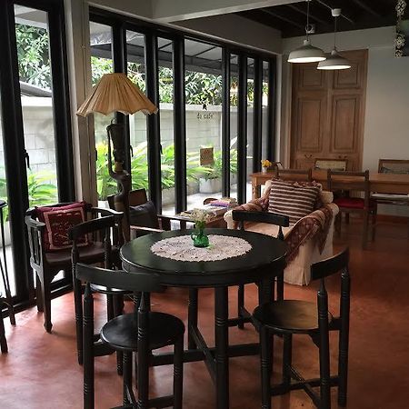 Baan Ongkharak Bed & Breakfast (Adults Only) Bangkok Exteriör bild